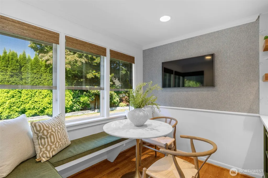 3657 W Viewmont Way W Seattle WA 98199