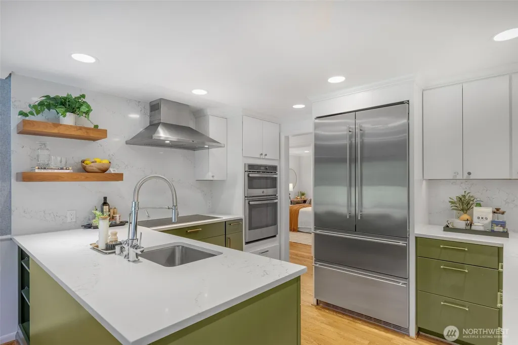 3657 W Viewmont Way W Seattle WA 98199