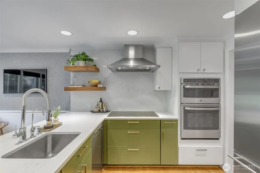 3657 W Viewmont Way W Seattle WA 98199