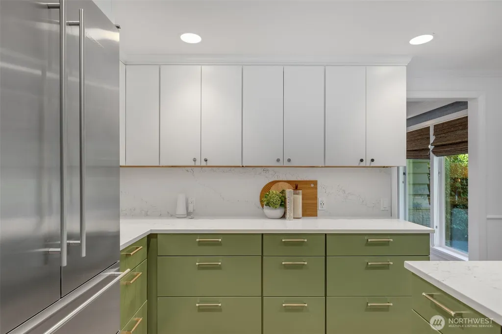 3657 W Viewmont Way W Seattle WA 98199