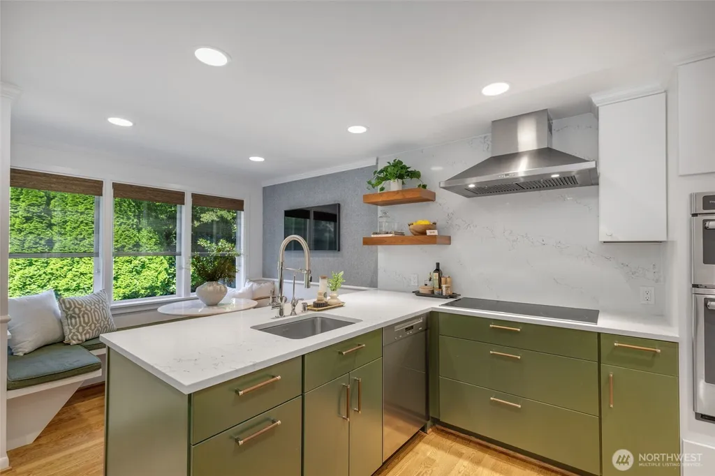 3657 W Viewmont Way W Seattle WA 98199