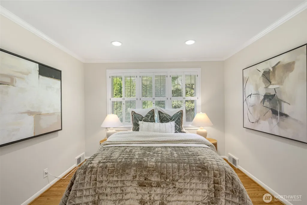 3657 W Viewmont Way W Seattle WA 98199