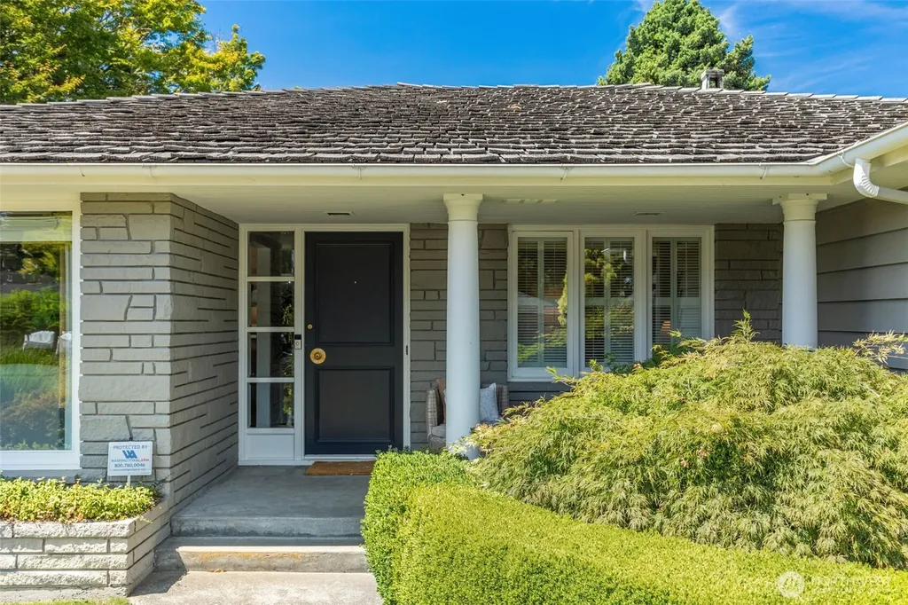 3657 W Viewmont Way W Seattle WA 98199