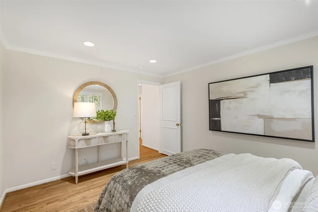 3657 W Viewmont Way W Seattle WA 98199