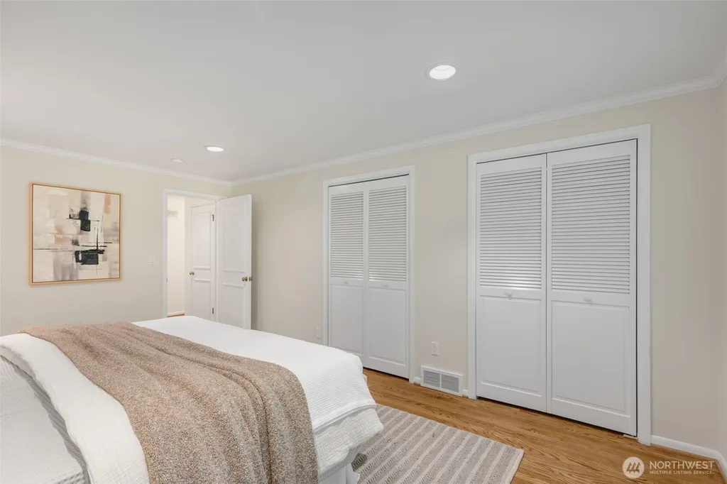 3657 W Viewmont Way W Seattle WA 98199