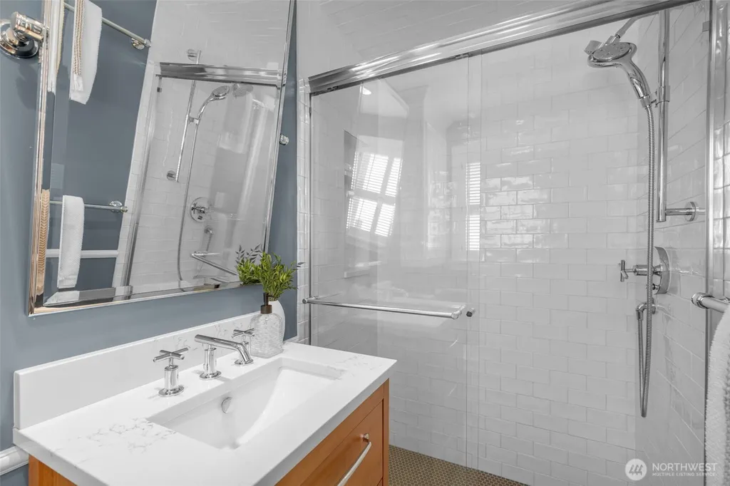 3657 W Viewmont Way W Seattle WA 98199
