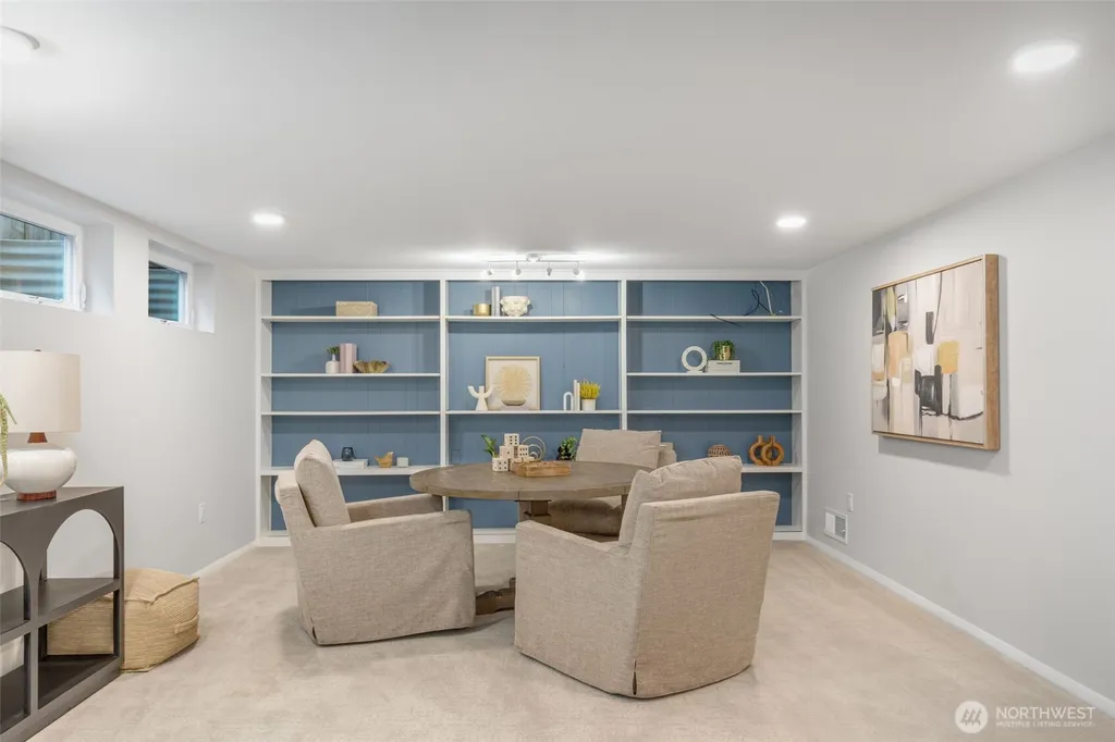 3657 W Viewmont Way W Seattle WA 98199