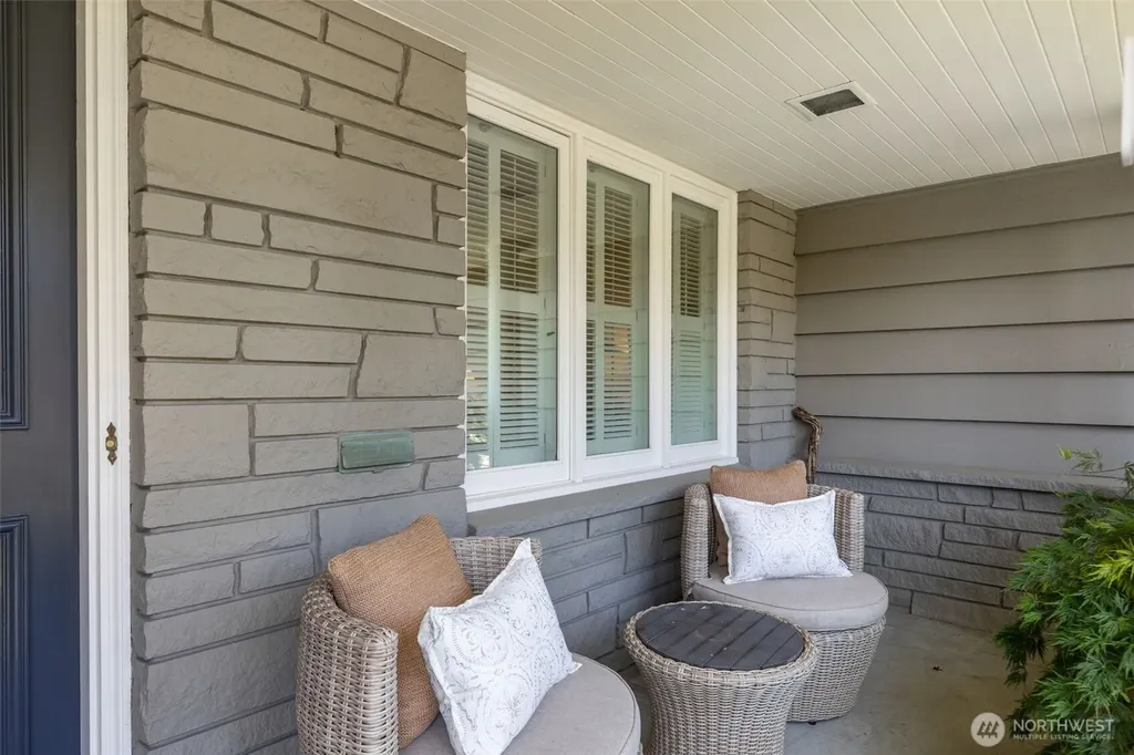 3657 W Viewmont Way W Seattle WA 98199