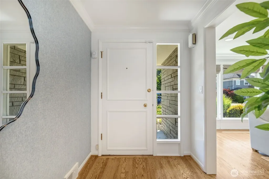 3657 W Viewmont Way W Seattle WA 98199