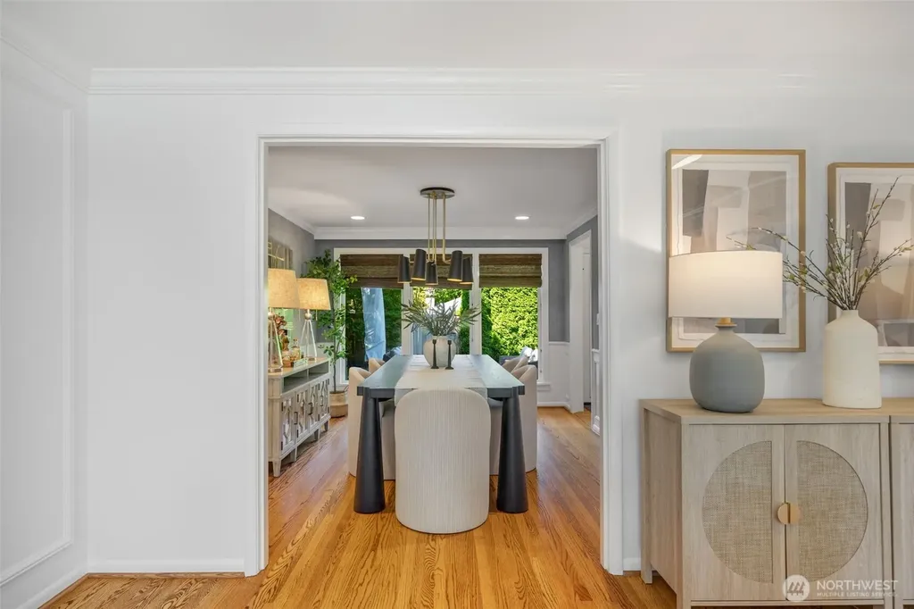 3657 W Viewmont Way W Seattle WA 98199