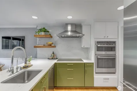 3657 W Viewmont Way W Seattle WA 98199