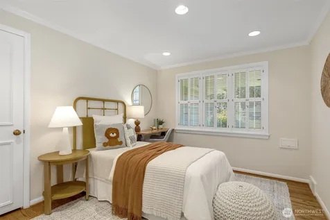 3657 W Viewmont Way W Seattle WA 98199
