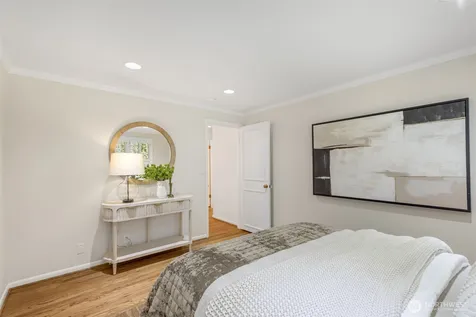 3657 W Viewmont Way W Seattle WA 98199