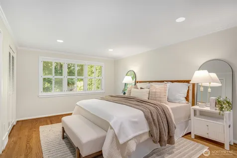 3657 W Viewmont Way W Seattle WA 98199