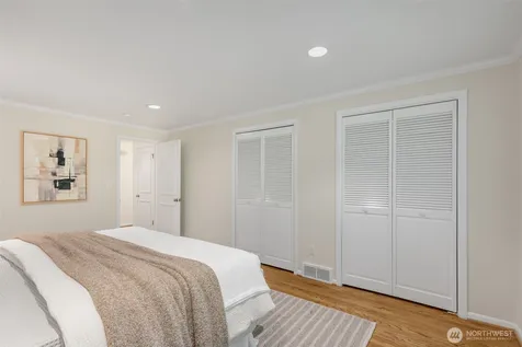 3657 W Viewmont Way W Seattle WA 98199