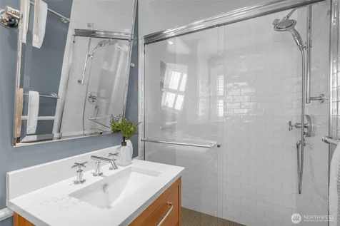 3657 W Viewmont Way W Seattle WA 98199