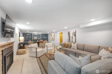 3657 W Viewmont Way W Seattle WA 98199