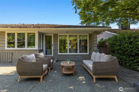 3657 W Viewmont Way W Seattle WA 98199