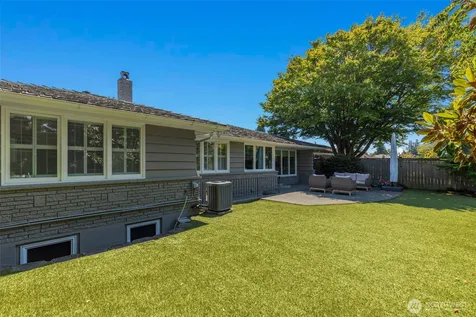 3657 W Viewmont Way W Seattle WA 98199