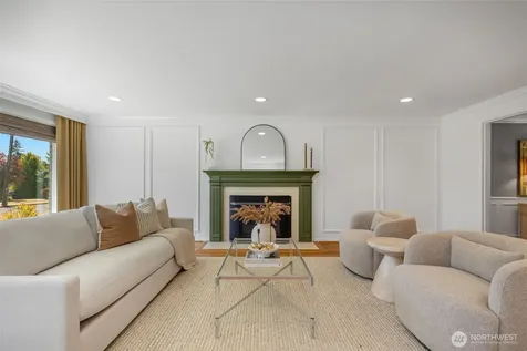 3657 W Viewmont Way W Seattle WA 98199