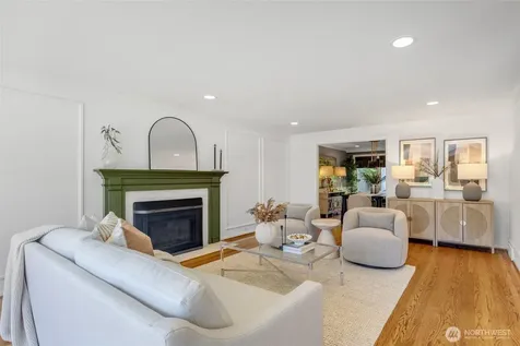 3657 W Viewmont Way W Seattle WA 98199