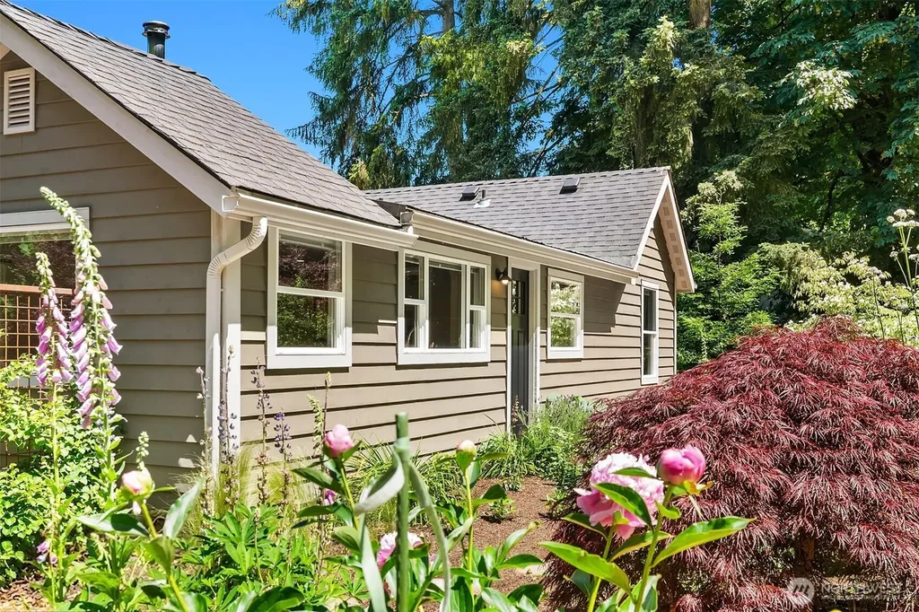 11323 E Riverside Drive Bothell WA 98011