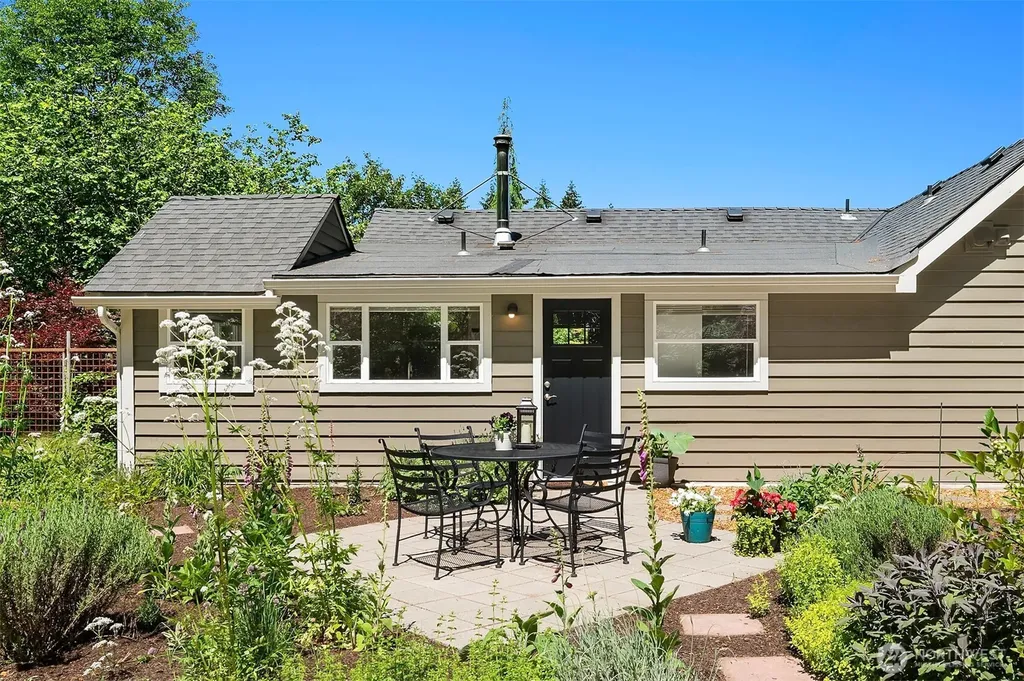 11323 E Riverside Drive Bothell WA 98011