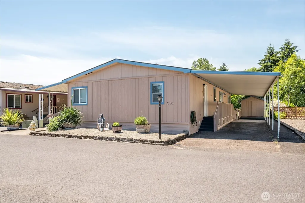 2355 Sparrow Loop Kelso WA 98626