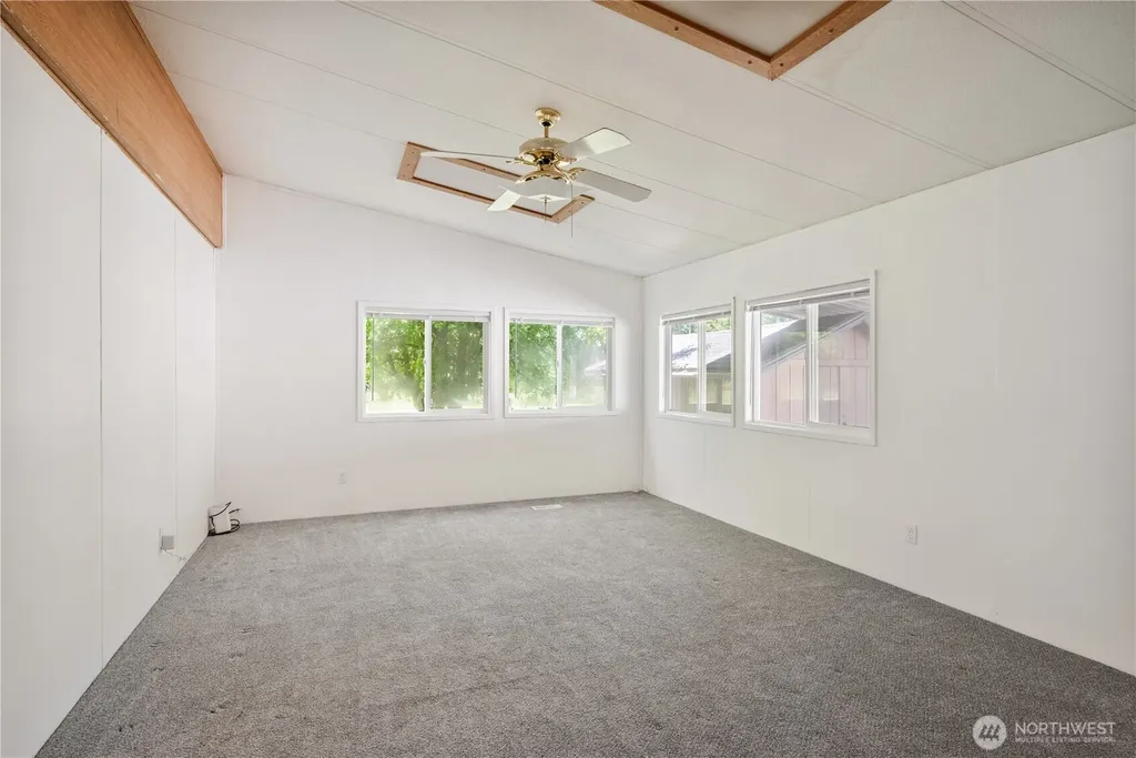 2355 Sparrow Loop Kelso WA 98626