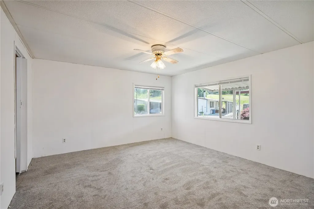2355 Sparrow Loop Kelso WA 98626