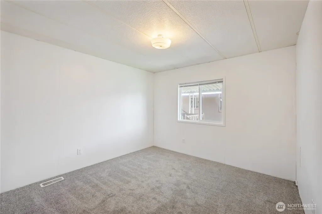 2355 Sparrow Loop Kelso WA 98626