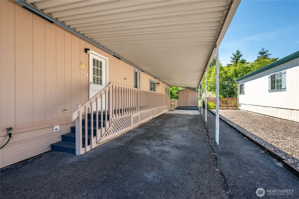 2355 Sparrow Loop Kelso WA 98626