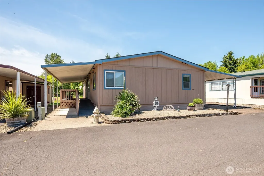2355 Sparrow Loop Kelso WA 98626