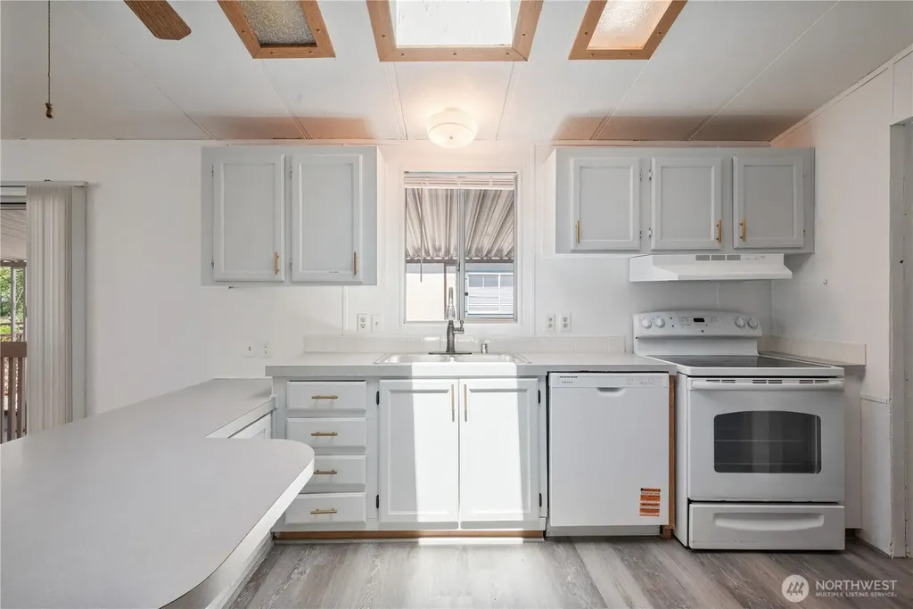 2355 Sparrow Loop Kelso WA 98626