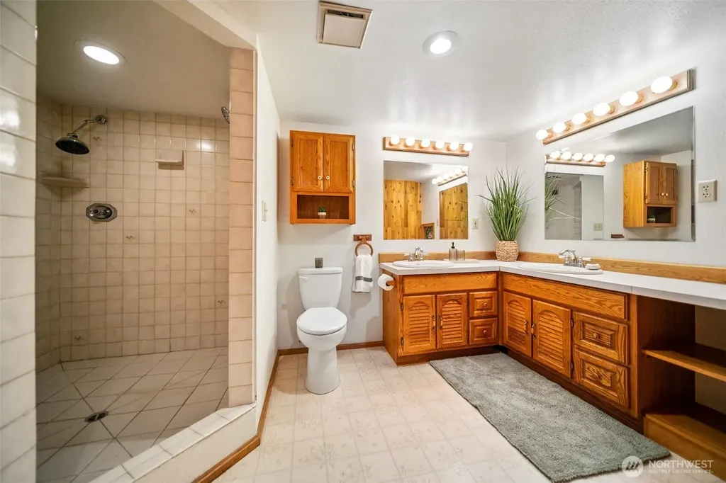 13251 Lake Shore Drive NW Poulsbo WA 98370