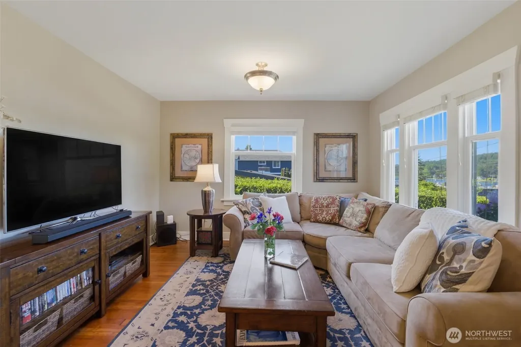 8118 Stinson Avenue Gig Harbor WA 98332