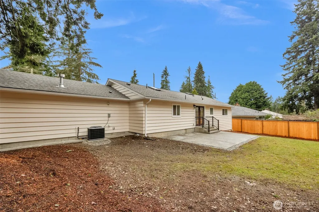 20008 Meridian Place N Shoreline WA 98133