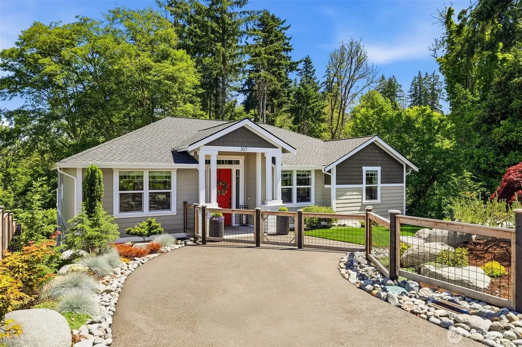307 Puyallup Street Steilacoom WA 98388
