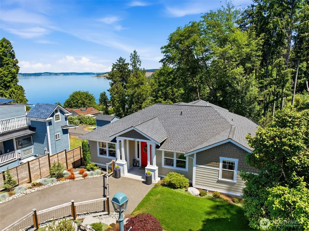 307 Puyallup Street Steilacoom WA 98388