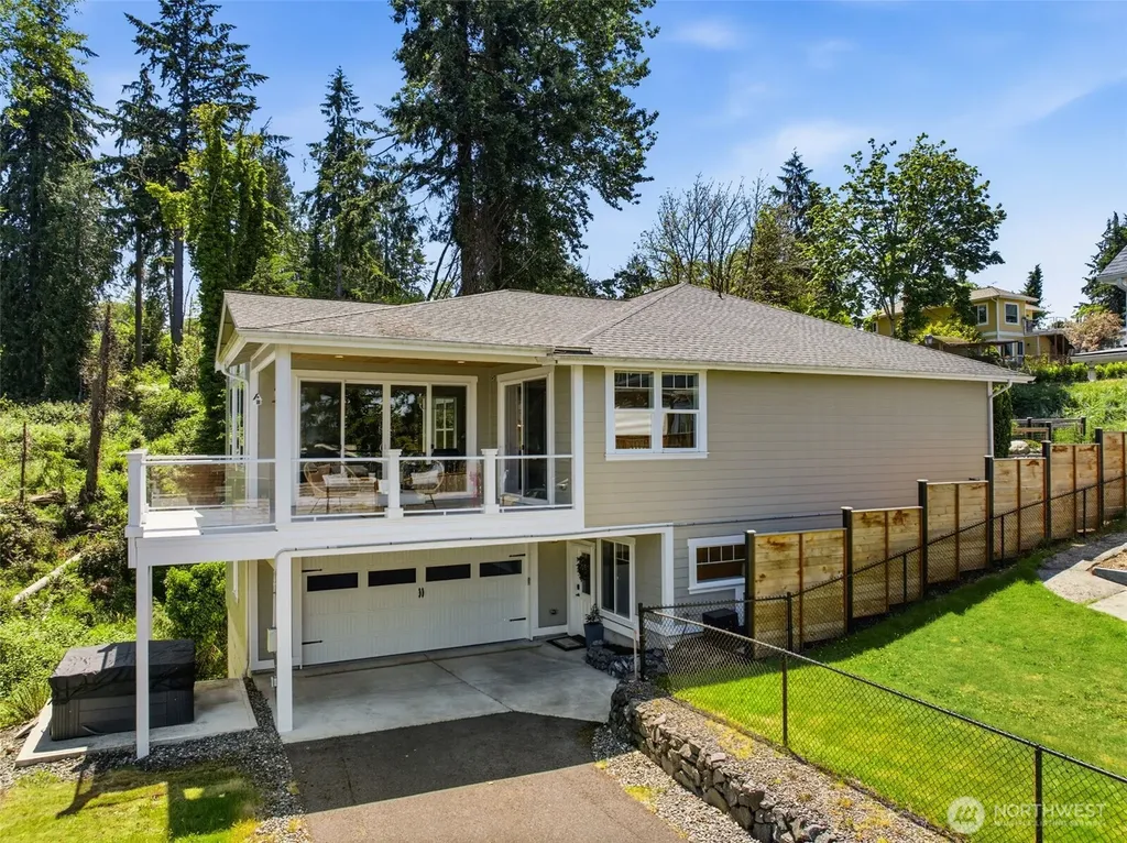 307 Puyallup Street Steilacoom WA 98388
