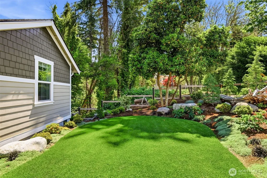 307 Puyallup Street Steilacoom WA 98388