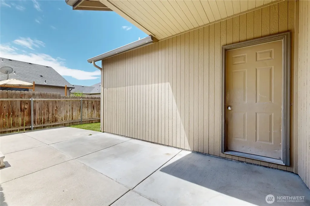 1143 SW Carver Street College Place WA 99324