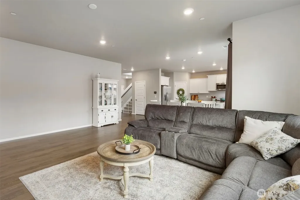 1328 Baker Heights Loop Bremerton WA 98312