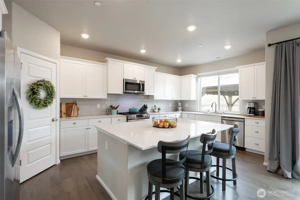 1328 Baker Heights Loop Bremerton WA 98312