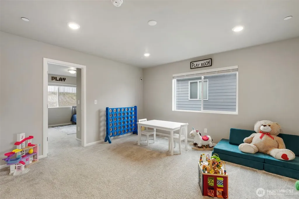 1328 Baker Heights Loop Bremerton WA 98312