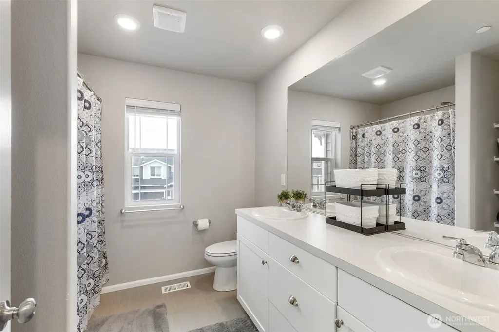 1328 Baker Heights Loop Bremerton WA 98312