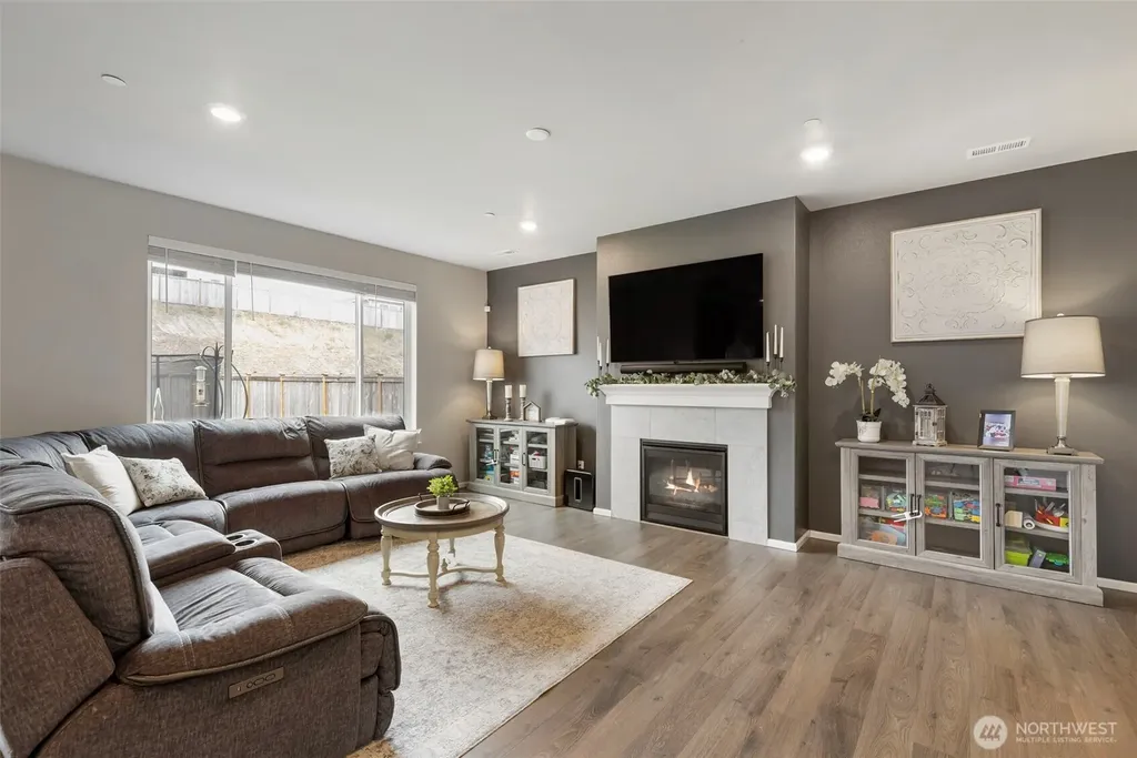 1328 Baker Heights Loop Bremerton WA 98312
