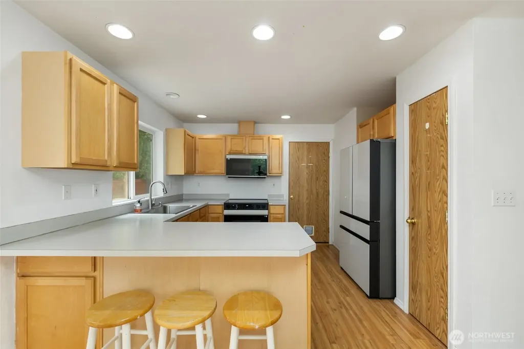 5703 Gateway Lane NE Bremerton WA 98311