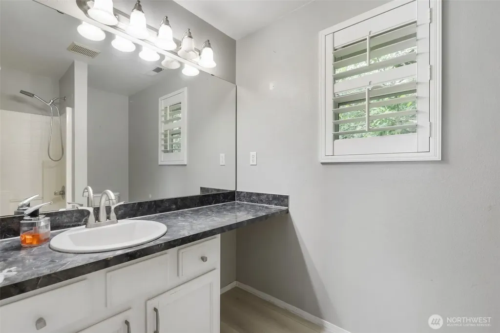5703 Gateway Lane NE Bremerton WA 98311