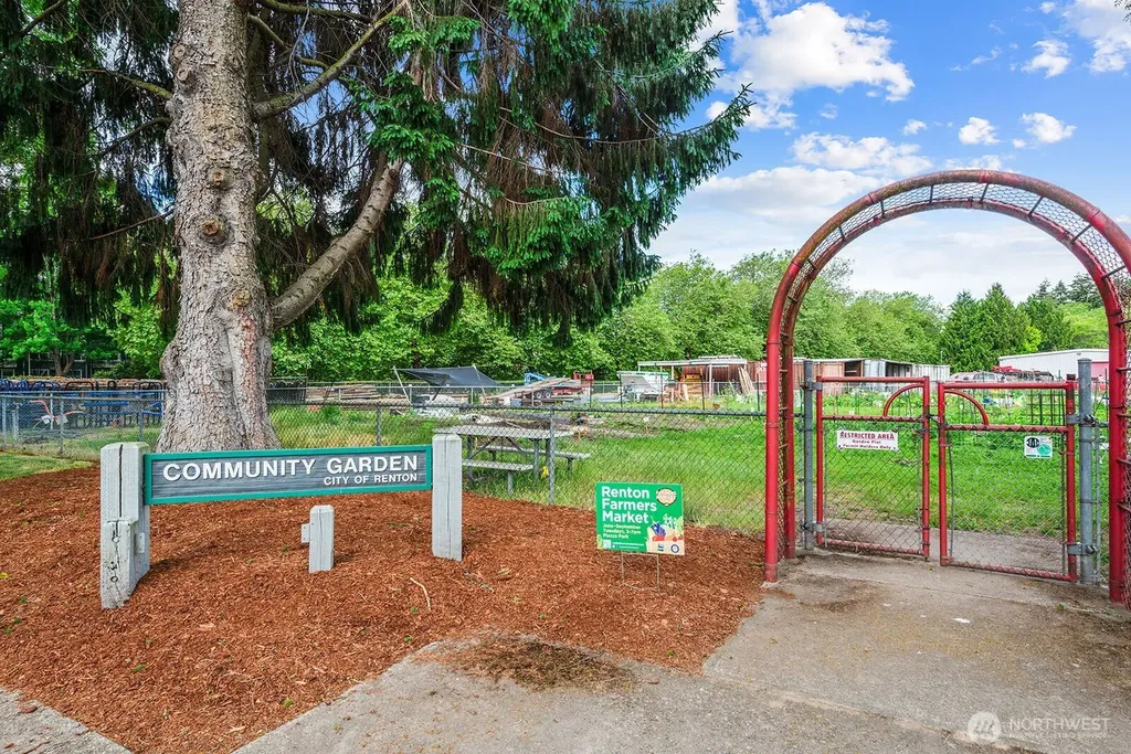827 N 1st Street Renton WA 98057